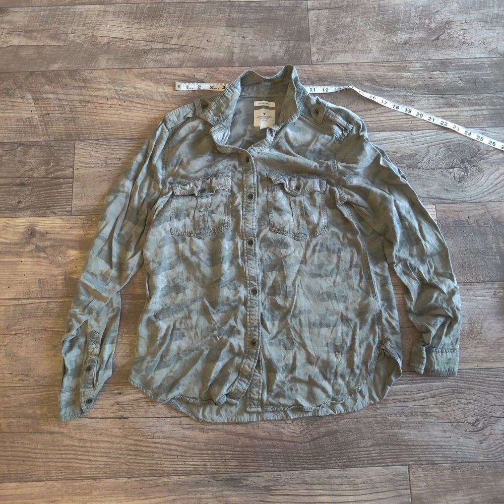 American Eagle Outfitters womens camo button up